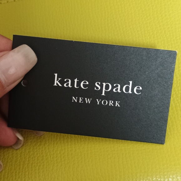 Kate Spade New York Cream All Day Large Tote W/Lime Green Interior And Wristlet - Picture 2 of 8